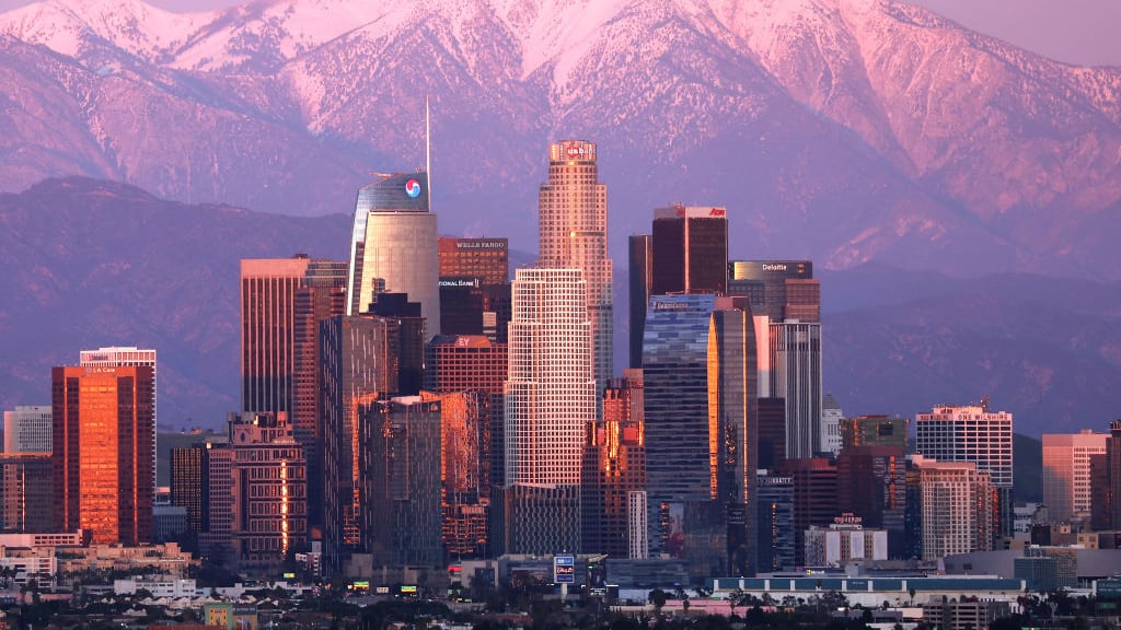 Migración. El presidente Donald Trump hizo públicos sus planes de vender a extranjeros permisos de residencia con la denominación “tarjeta dorada”, o Gold Card, por 5 millones de dólares. El programa programa incluirá una vía para obtener la ciudadanía.