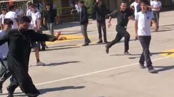 Sacerdote juega fútbol y se hace viral