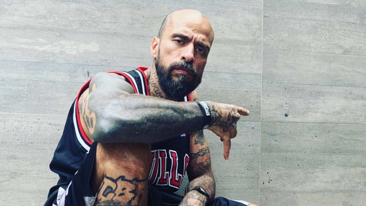 ¿A cuánto asciende la fortuna del vocalista de “Cartel de Santa”, Babo?