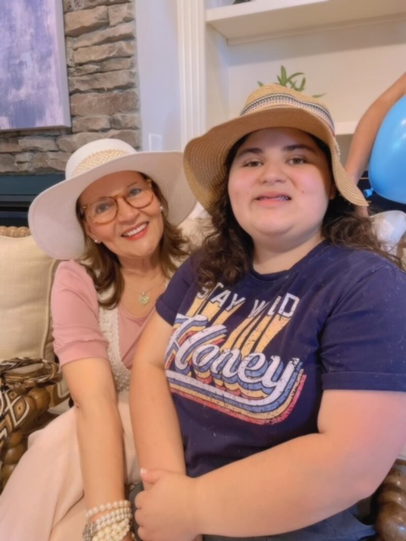 ‘Step Padilla Art’ junto a su mamá