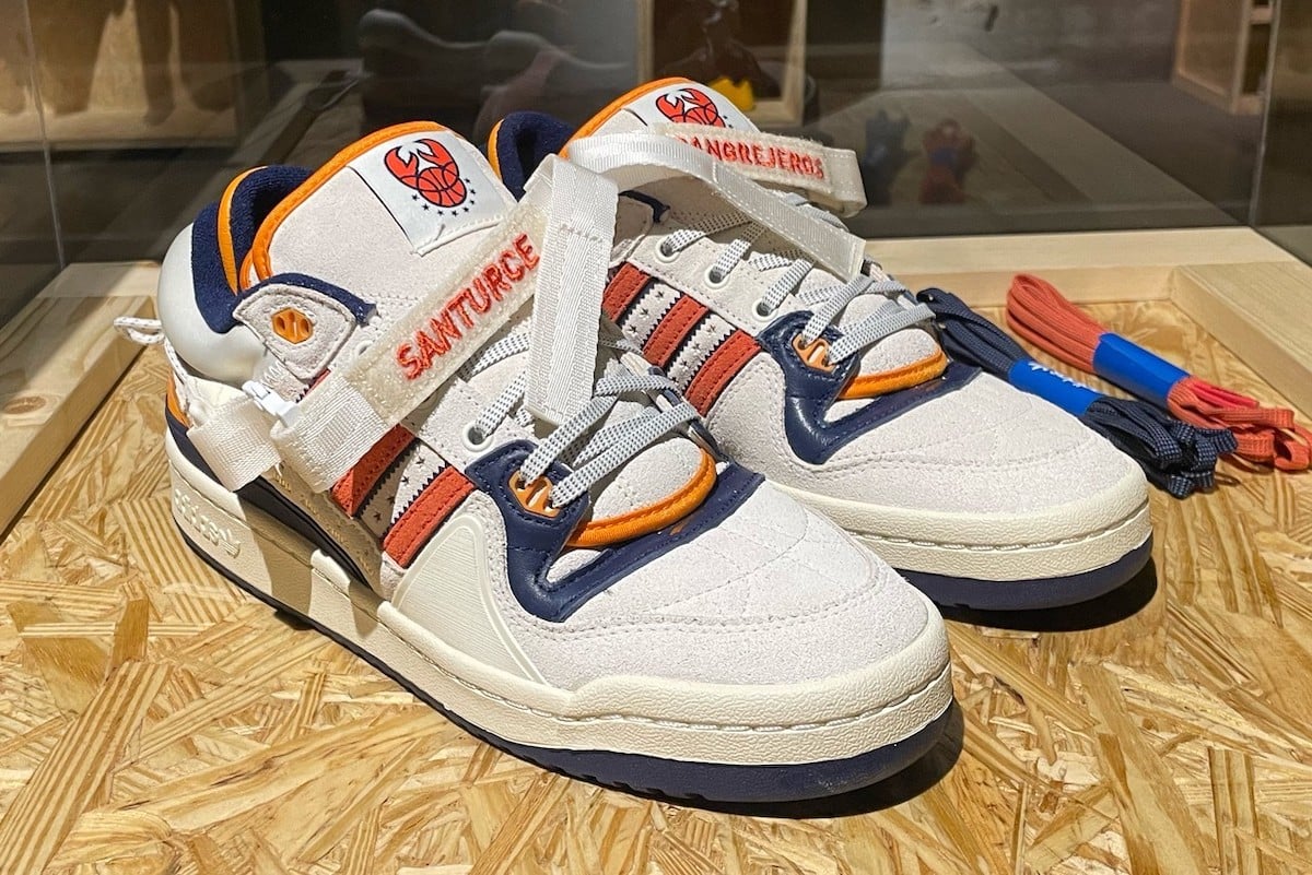 Así lucen los tenis del puertorriqueño.