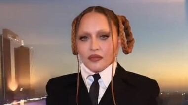 Madonna con el atuendo con el que fue a Los Grammy