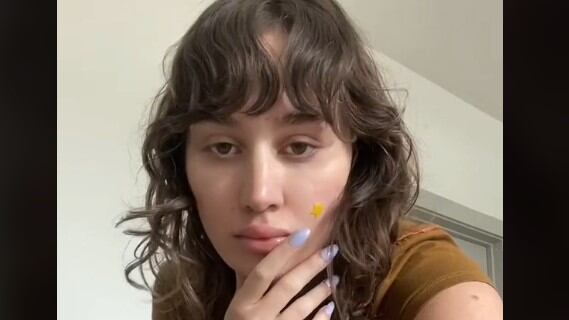 Queda sorprendia al ver que un ex al que le infiel, la entrevistará para un empleo