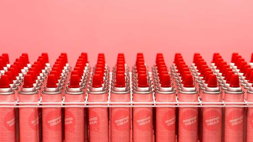 La crema batida por lo general se usa para postres y pasteles