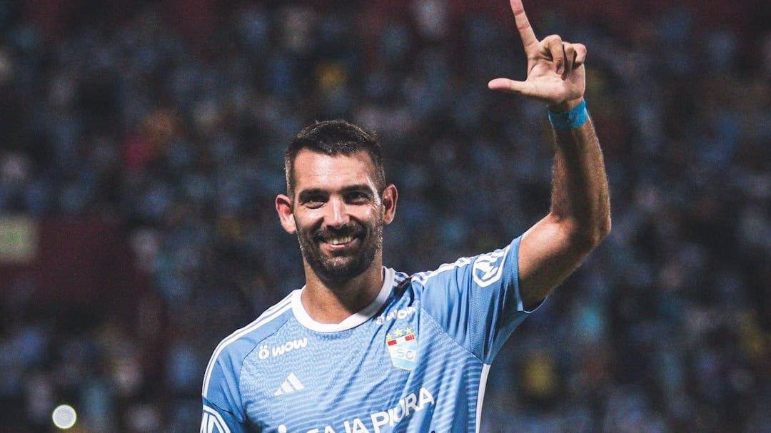 El delantero la está rompiendo en Perú.