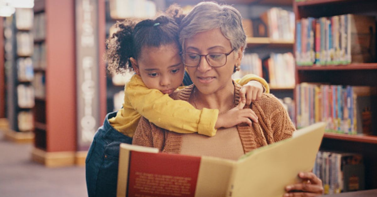 El caso de una abuela en Australia que decidió cobrar por cuidar a su nieto hasta 250 pesos por hora