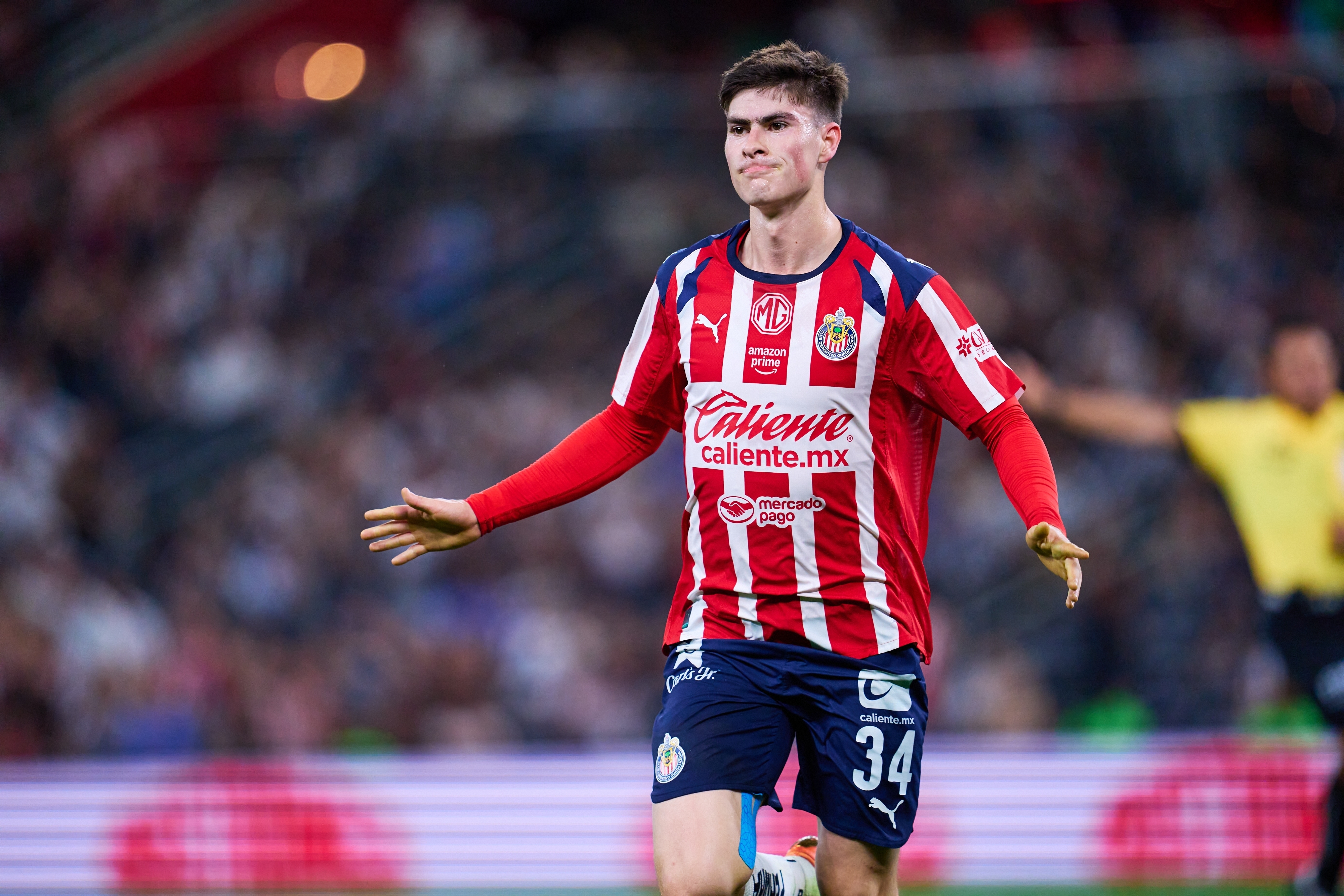 Hormiga González es el goleador de Chivas.