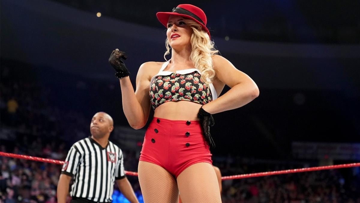 Lacey Evans juega una broma a sus fans con OnlyFans.