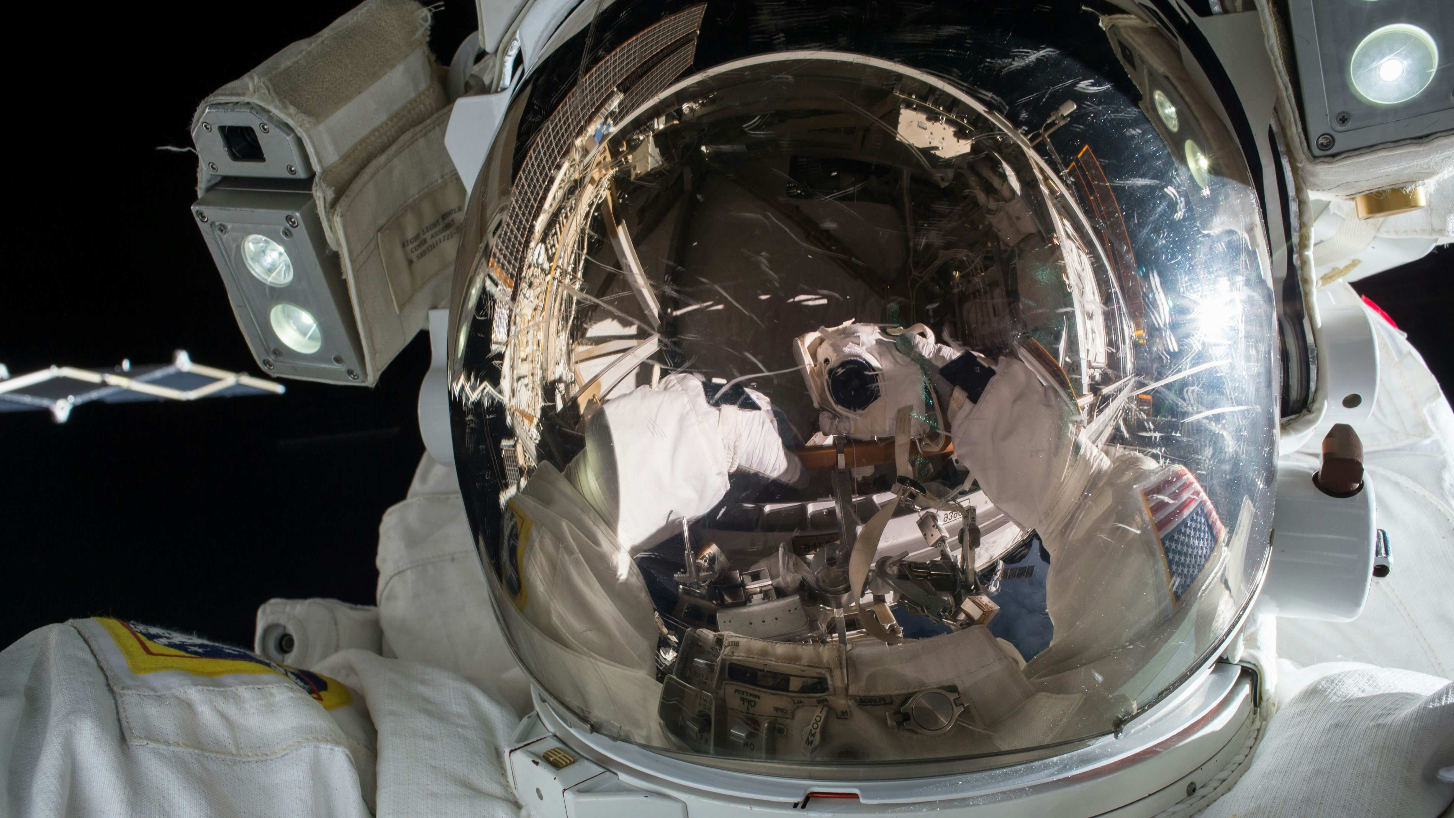 El cuerpo de los astronautas sufre diversos procesos al pasar tiempo en el espacio.
