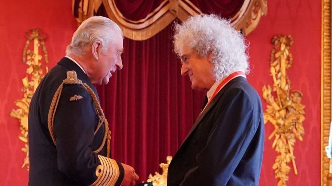 El Rey Carlos III nombró como "Sir" a Brian May.
