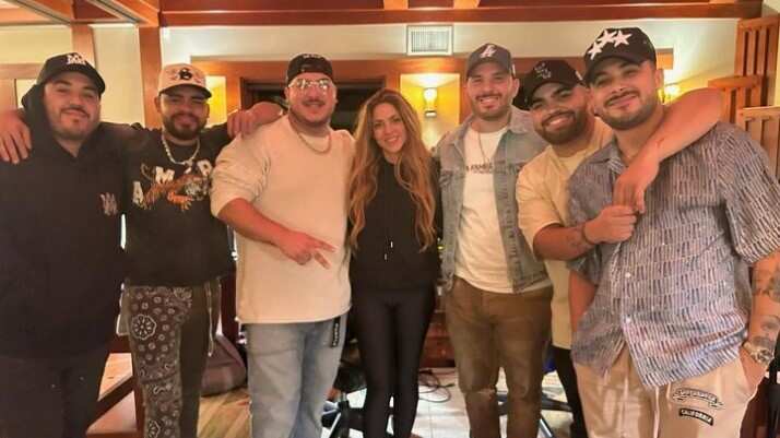 Grupo Frontera y Shakira