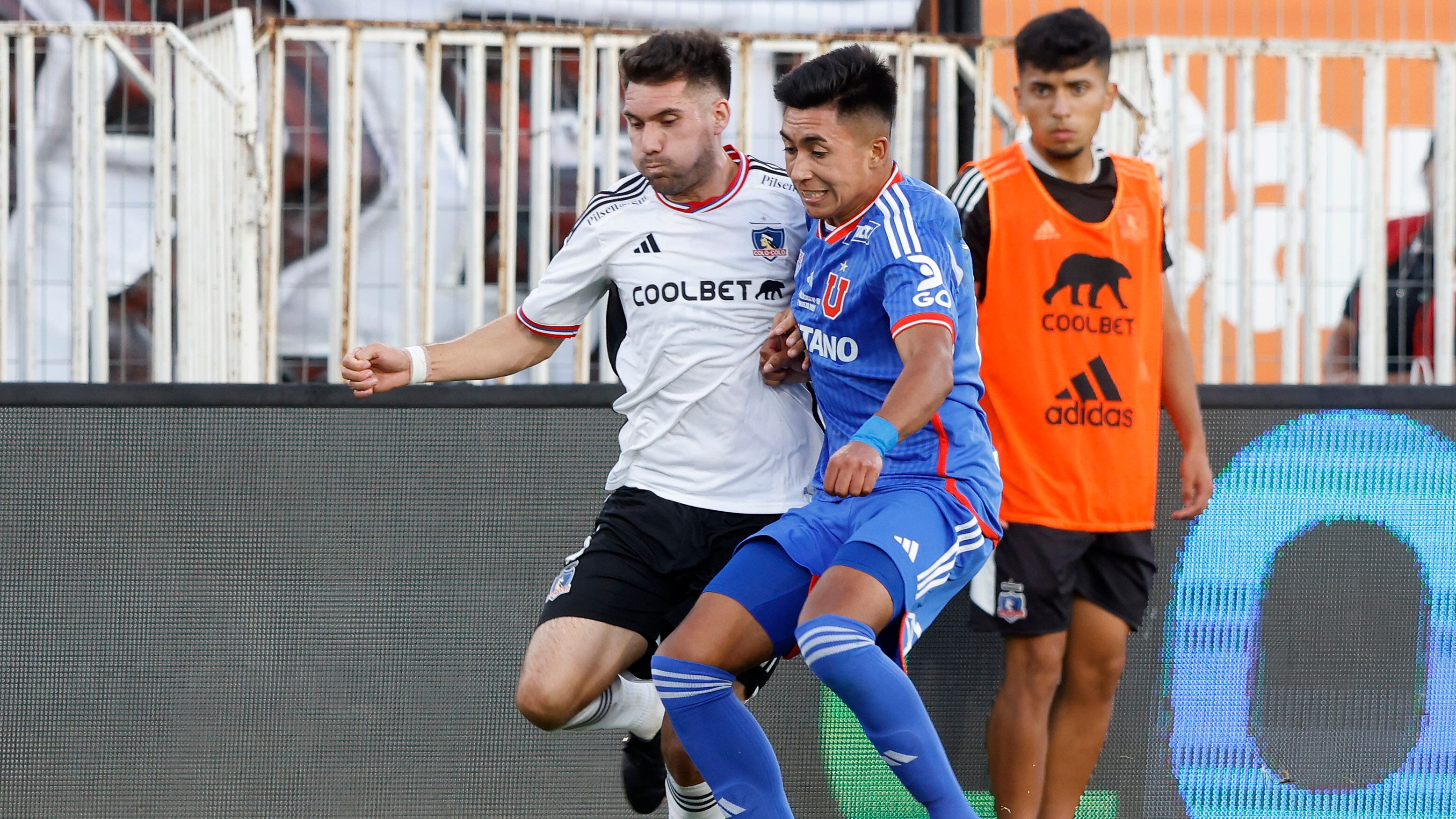 César Fuentes y José Castro en el Superclásico de la primera rueda. / Photosport