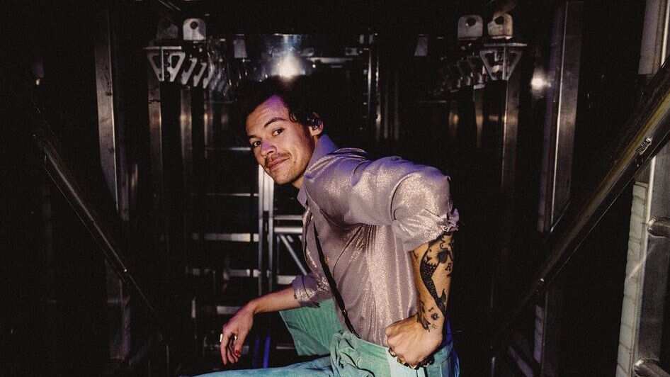 El cantante cerrará el año con una película y un gira exitosa.