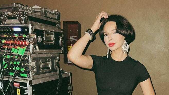 La hija menor de Pepe Aguilar no se siente tan bien al bajar del escenario