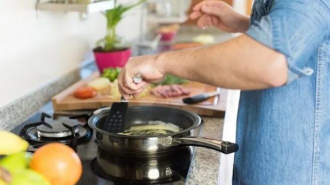 El botulismo alimentario se puede prevenir mediante la cocción total de los alimentos.