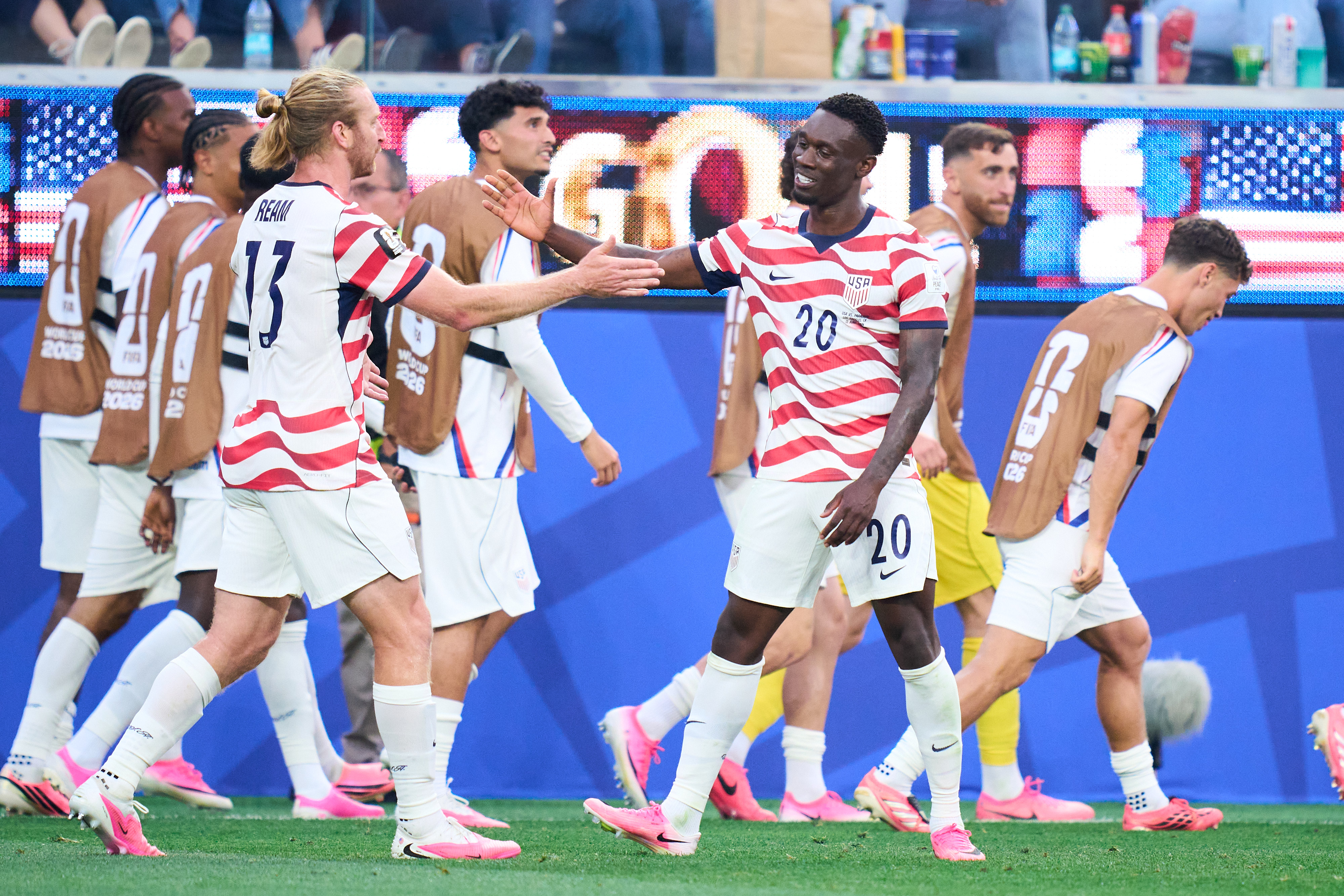 Estados Unidos consigue su primera victoria del torneo