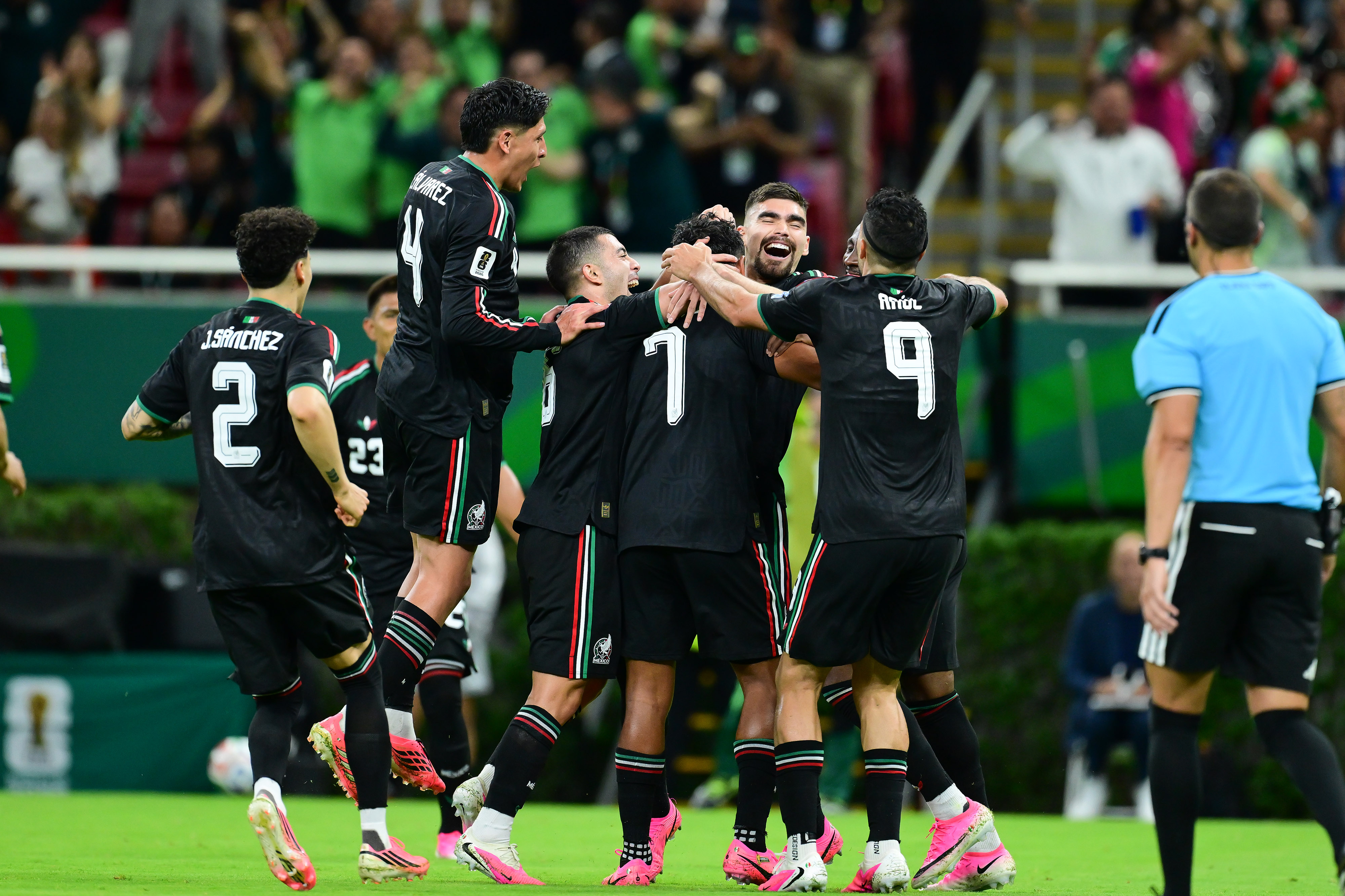 Selección Mexicana celebra el gol
