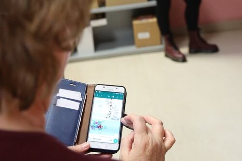 ¿Qué es el phubbing? Mira cómo afecta las relaciones