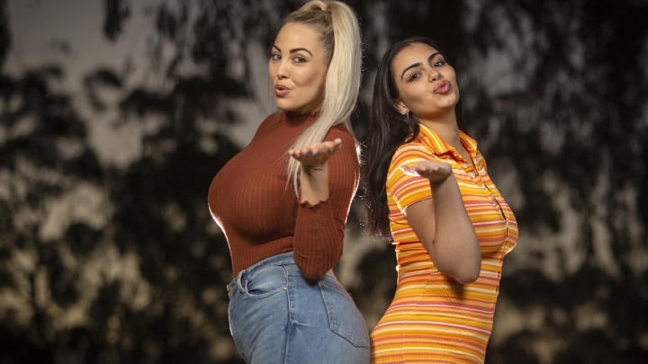 Madre sigue los pasos de su hija y abre su OnlyFans.