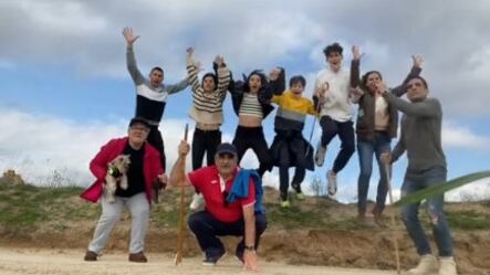 Por esta foto, el abuelo tuvo una viral caída