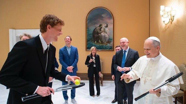 Papa León XIV y Jannik Sinner