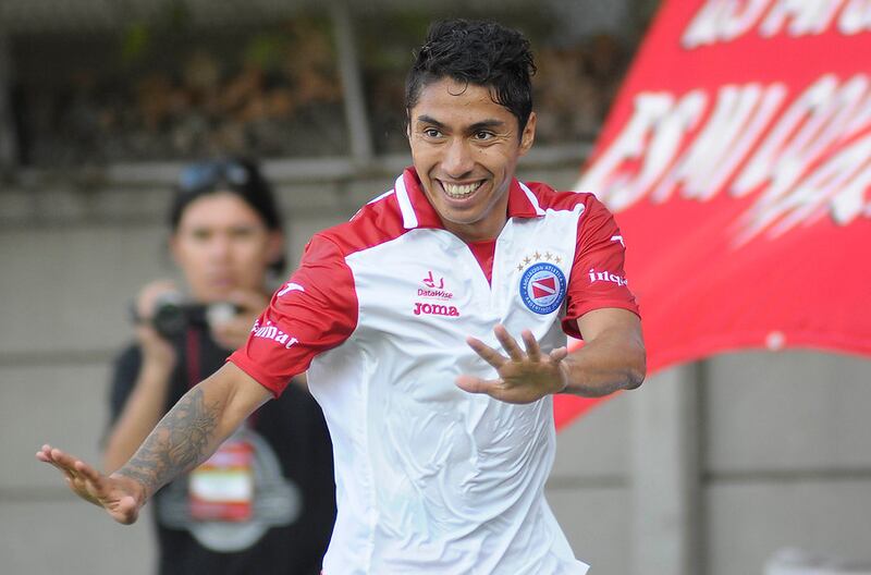 Luciano Cabral con la camiseta de Argentinos Juniors