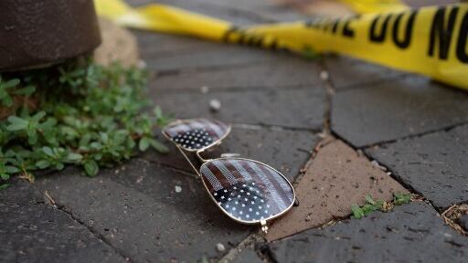 Las personas que realizan los tiroteos indivuales actúan en solitario.