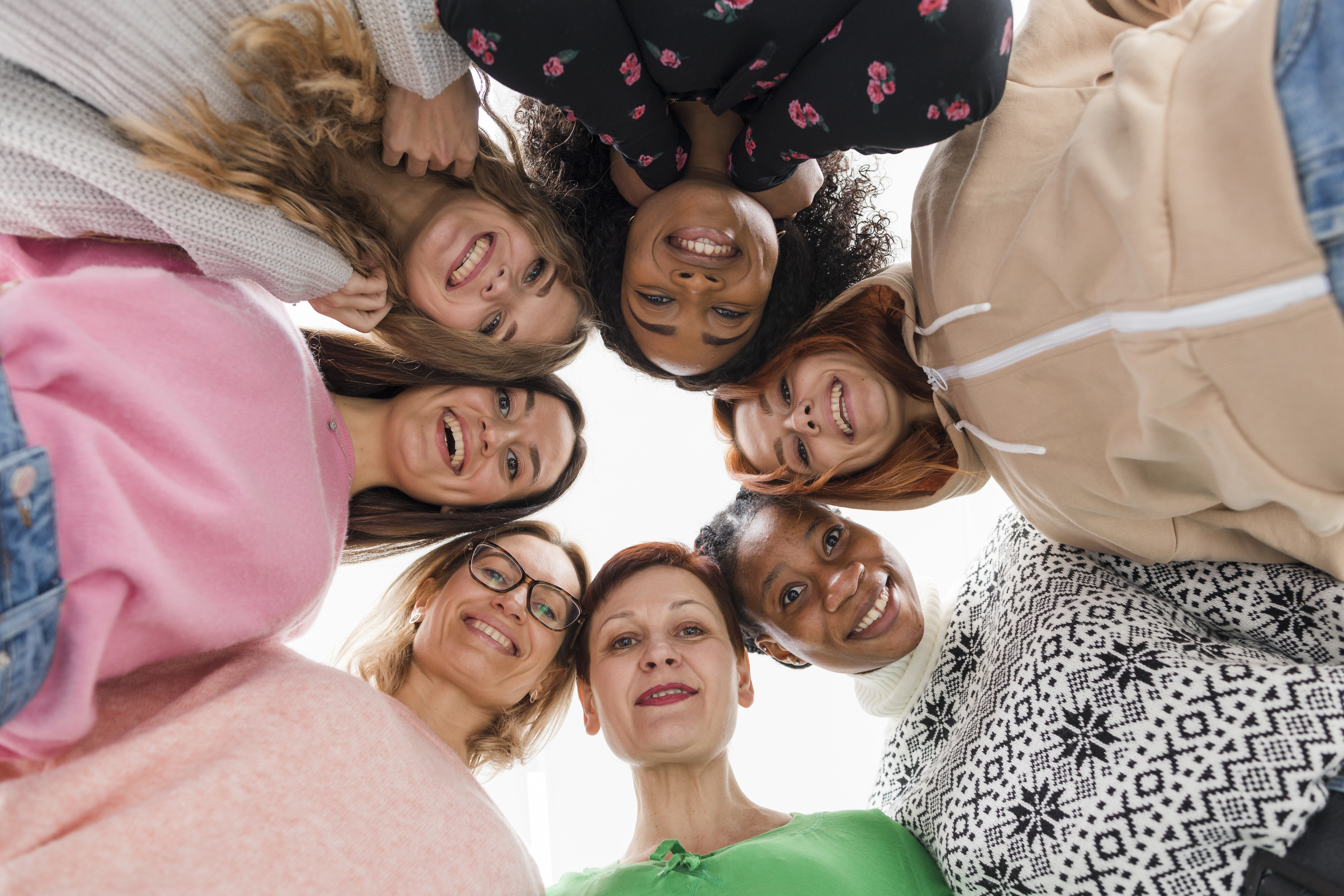 El lema del Día Internacional de la Mujer 2026, “Derechos, justicia y acción por y para todas las mujeres y niñas”, hace un llamado a la acción para derribar todas las barreras que obstaculizan la igualdad en la justicia. Foto: Freepik.