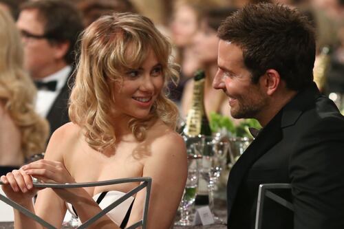 Novia de Robert Pattinson confiesa cómo fue su ruptura con Bradley Cooper: “Fue oscura”