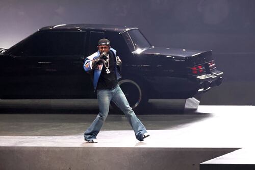 Kendrick Lamar at the Super Bowl wearing size 29 women's jeans, designed for Timothée Chalamet