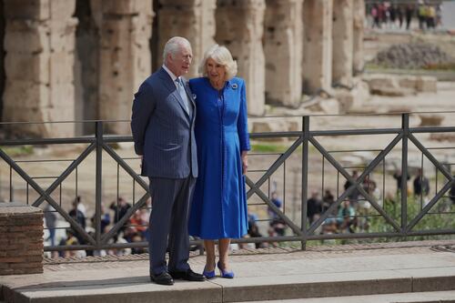 El rey Carlos III y la reina Camilla se reunieron con el papa Francisco en su viaje de aniversario por Roma