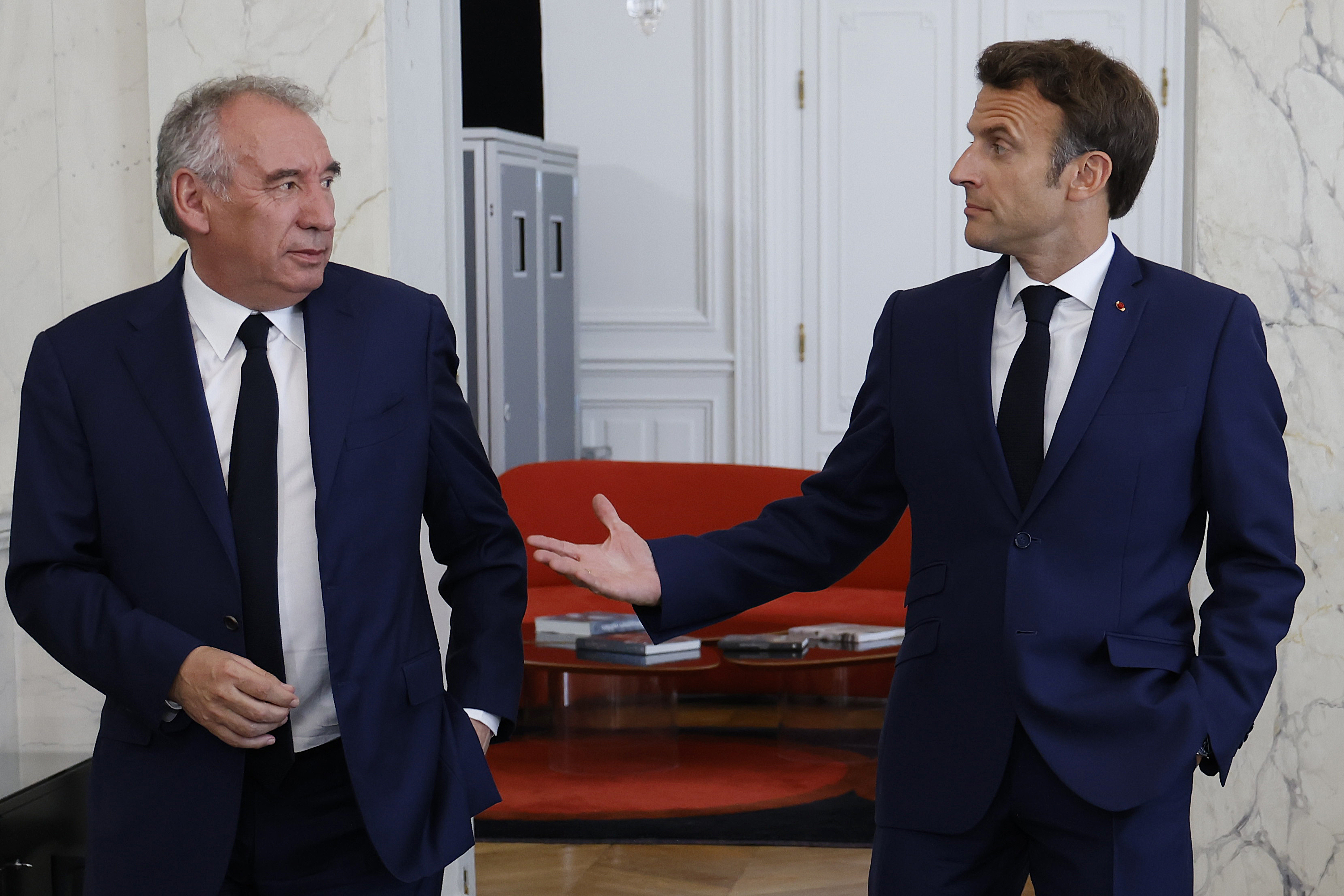 Nueva crisis en Francia: primer ministro pierde voto de confianza en la Asamblea Nacional y deberá renunciar