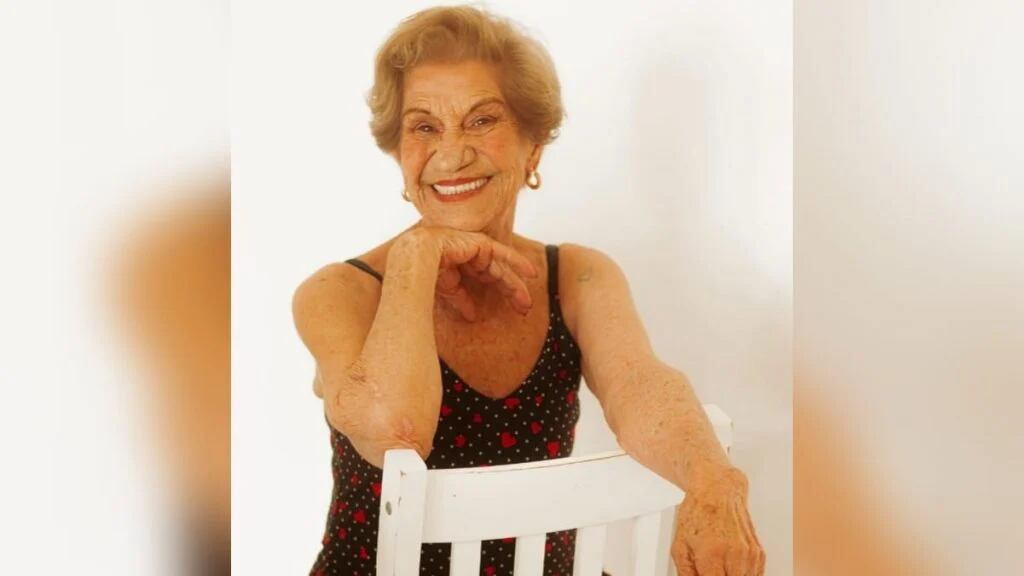 Abuela cautiva en redes sociales con el baile de Anitta