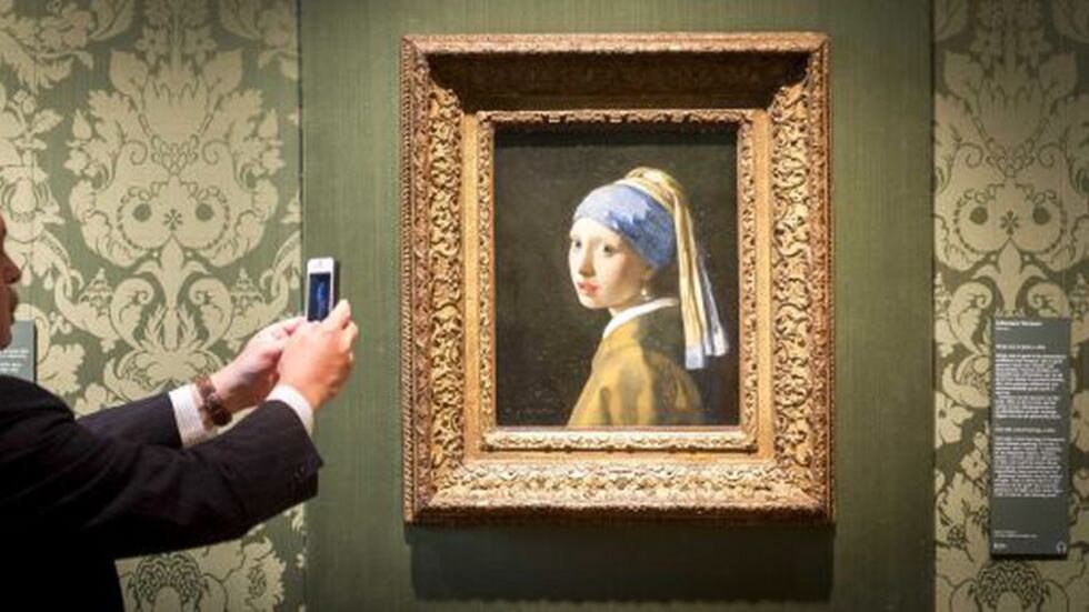 La joven de la perla'. | Foto LEX VAN LIESHOUT (EFE)