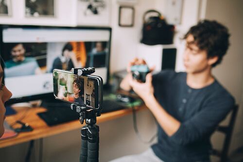 En Francia aprueban una ley que regulará a los influencers en las redes sociales