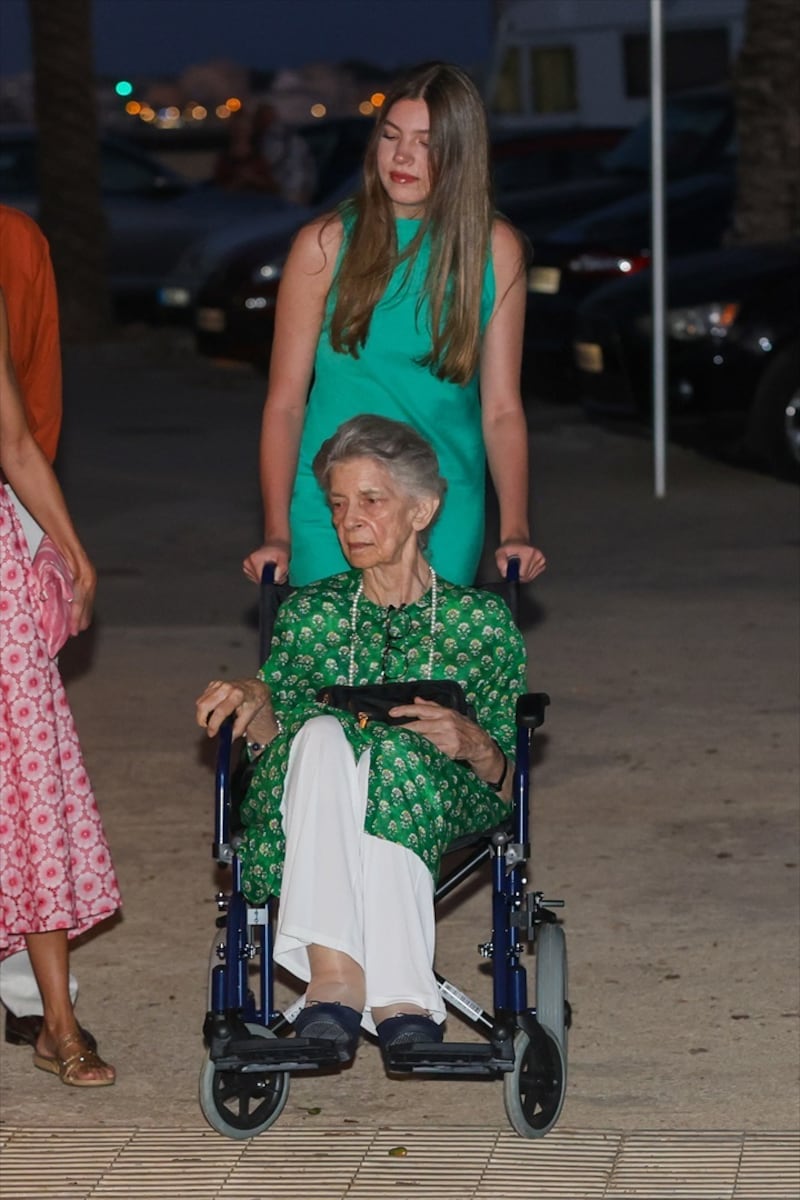 La infanta Sofía e Irene de Grecia llegan al restaurante "Mía" para disfrutar de una distendida cena, a 4 de agosto de 2024, en Palma de Mallorca