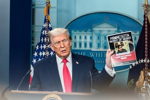 Trump defiende el patriotismo de agentes del ICE y acusa a insurrección de gobernador y alcalde