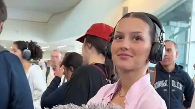 Así viaja la chica.