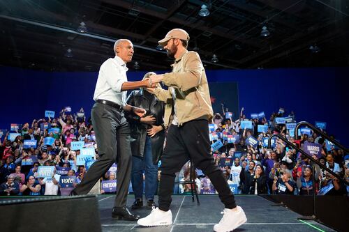 Eminem expresa apoyo a Kamala Harris y canta con Barack Obama en un estado clave para los demócratas