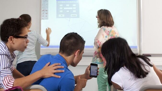 Prohiben el uso de celulares en las escuelas | Foto: Archivo