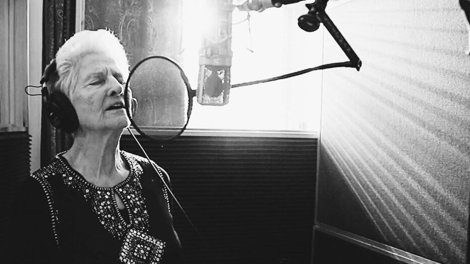 A sus 95 años, Angela Álvarez fue nominada a los Latin Grammy como “Mejor artista nuevo”