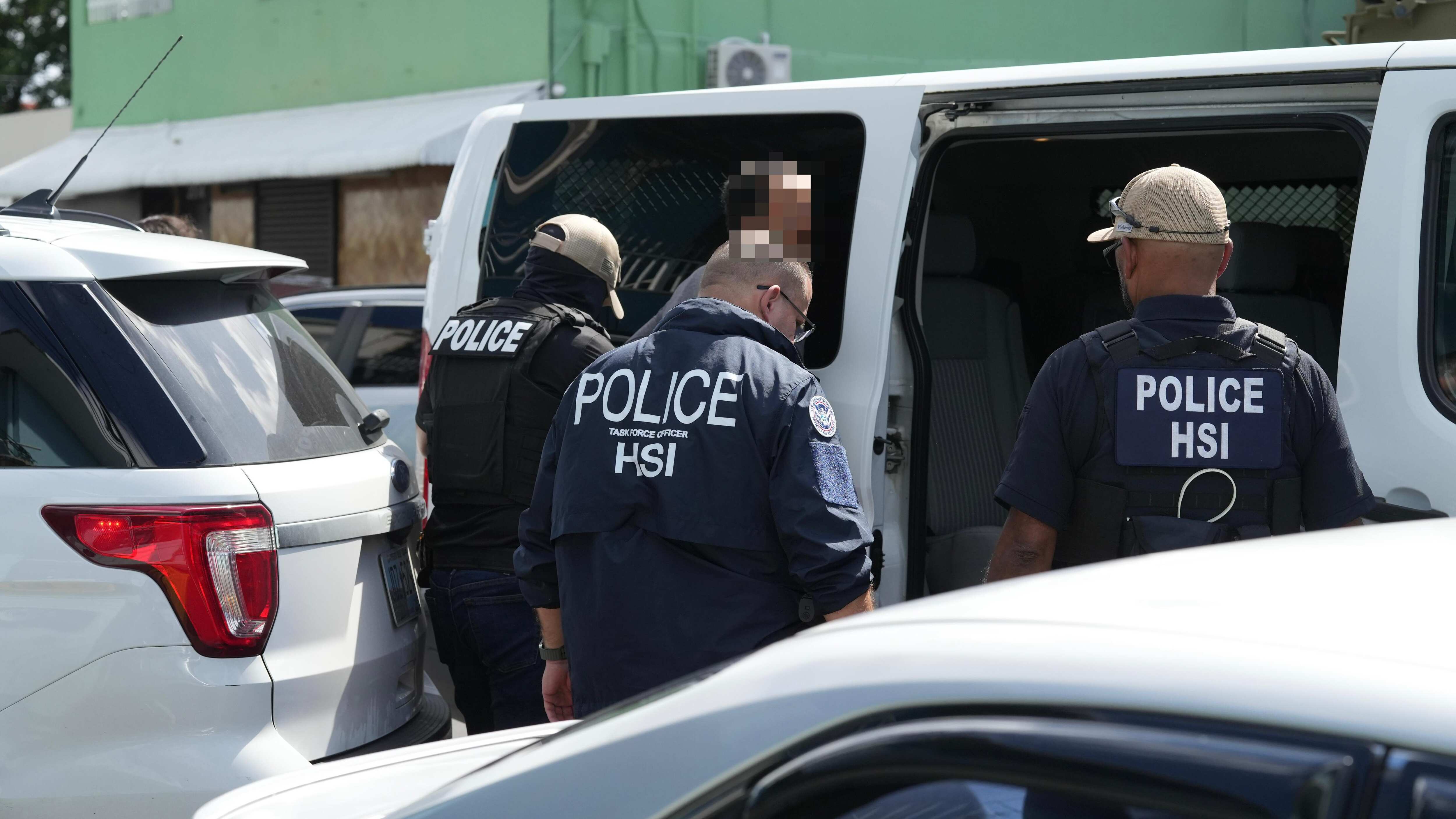 Operativo ICE Barrio Obrero