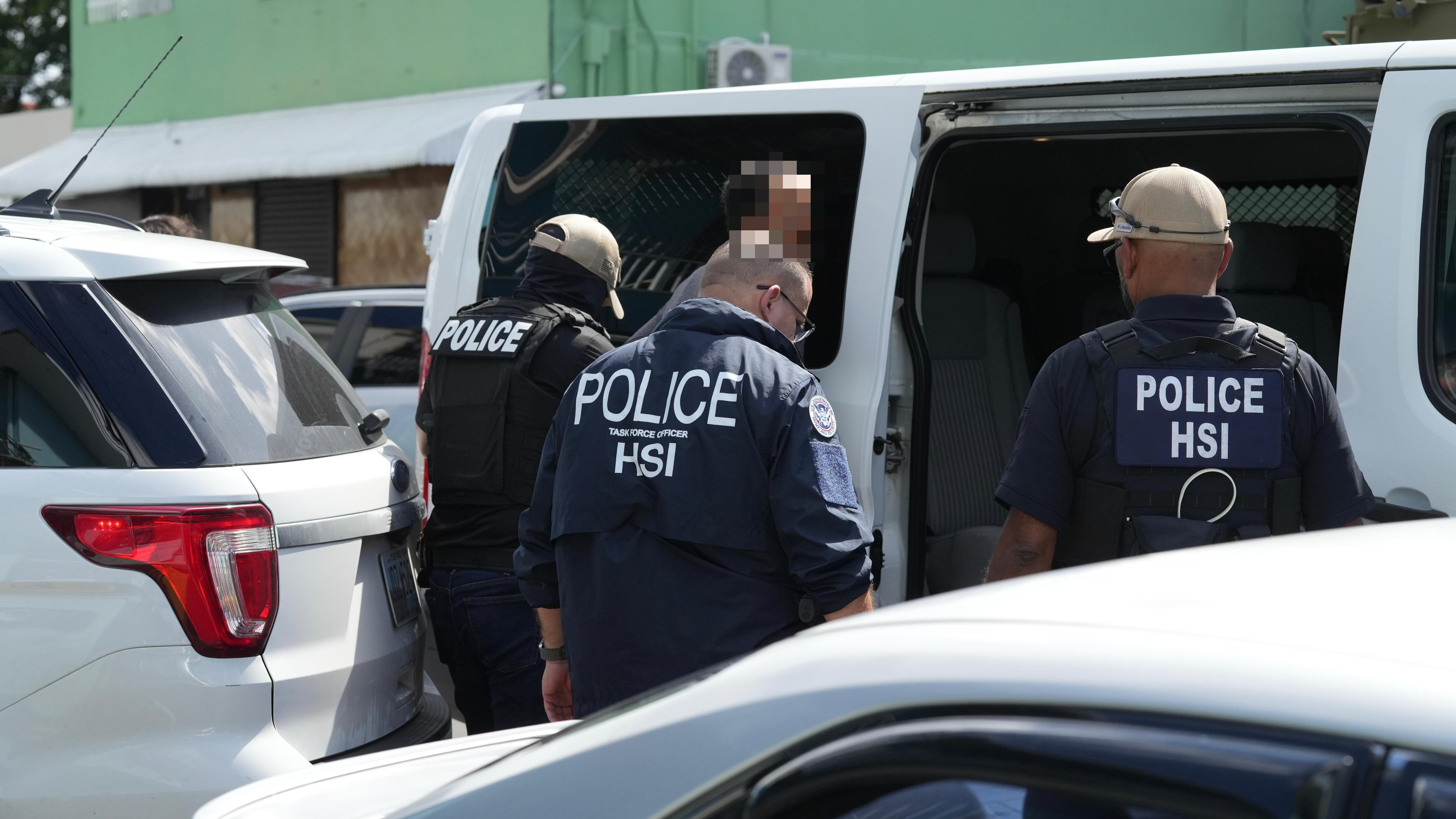 Operativo ICE Barrio Obrero