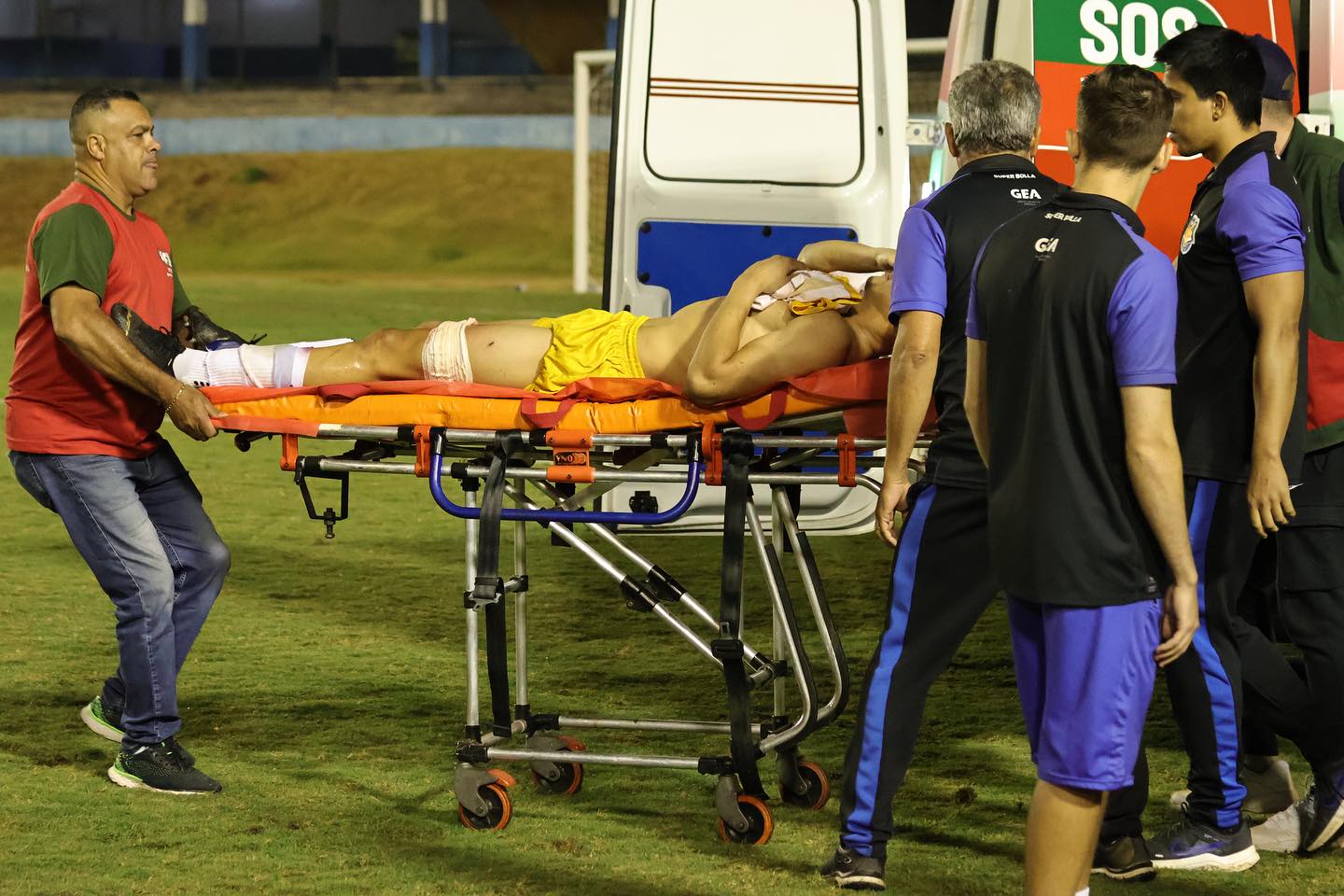 Ramón Souza, jugador del Grêmio Esportivo Anápolis, fue herido de bala por la policía en un partido en Brasil