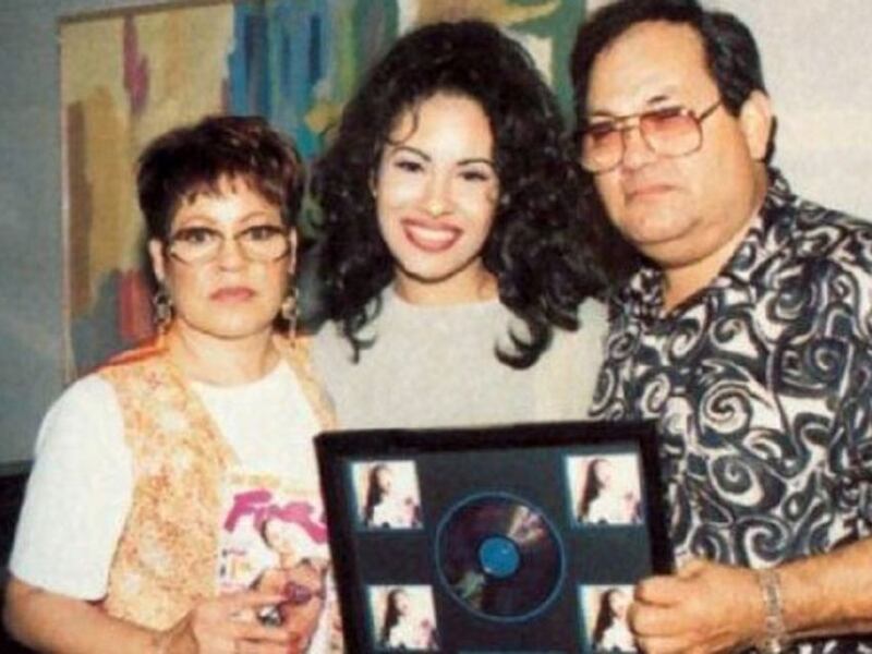 Selena y sus papás