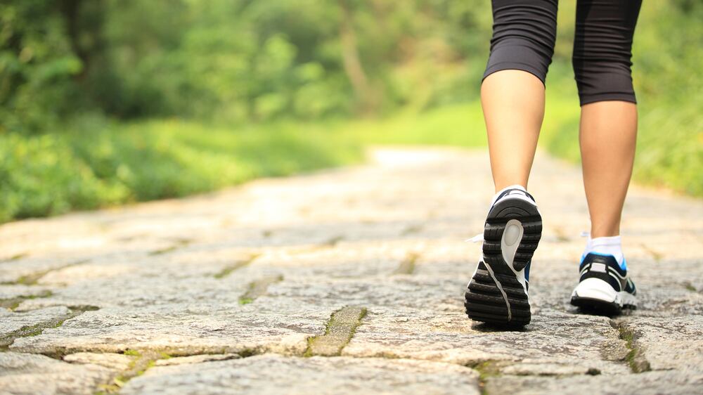 Hacer 10,000 pasos al día se volvió viral en Tik Tok.