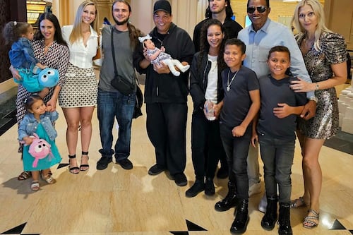 Así de cambiados lucen los hijos de Michael Jackson en una foto familiar