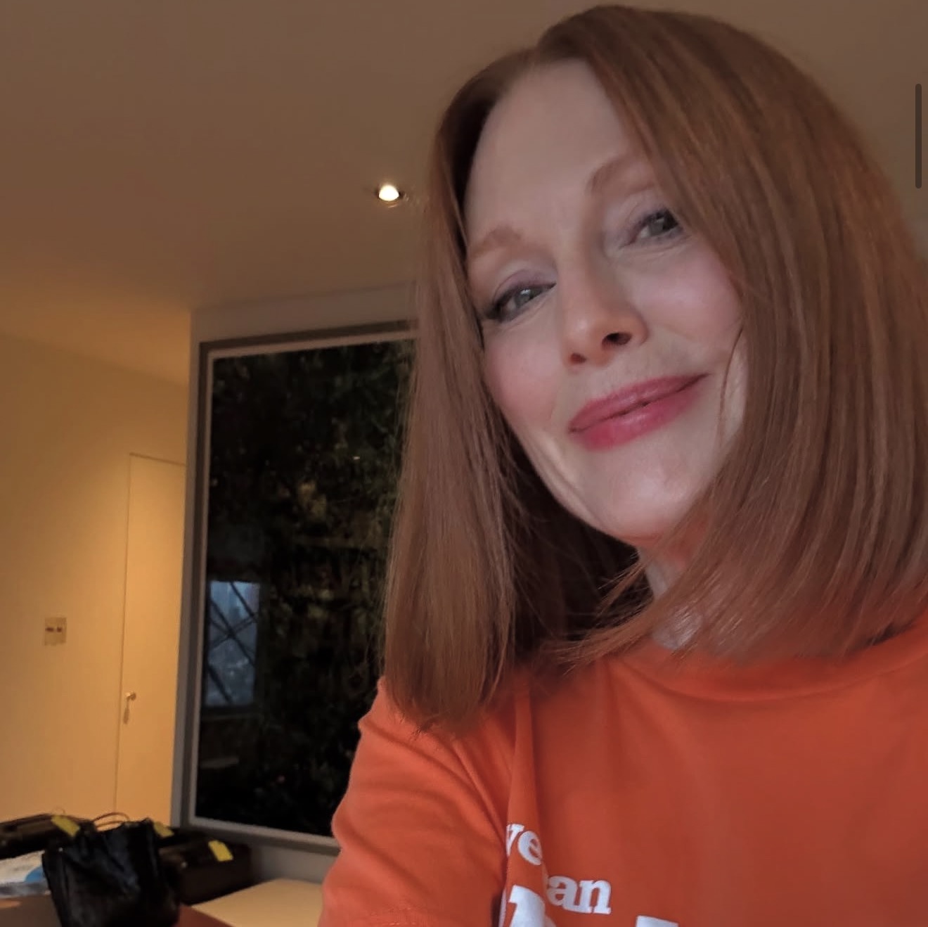 Julianne Moore se ha consolidado como una de las actrices más versátiles y reconocidas de su generación, con una carrera que abarca más de tres décadas. Foto: Instagram de Julianne Moore.