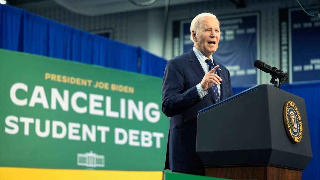 Joe Biden deuda universitaria