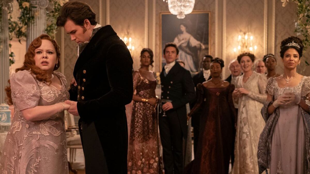 Nicola Coughlan y Luke Newton son los protagonistas de la tercera temporada de 'Bridgerton'